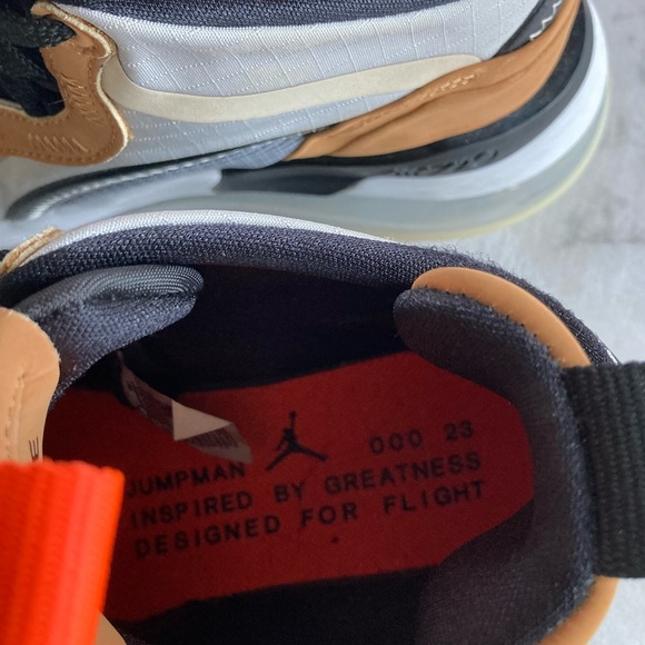 Jordan’s high top tennis shoes Aerospace 720 on side of shoe men’s 7.5 main image 10